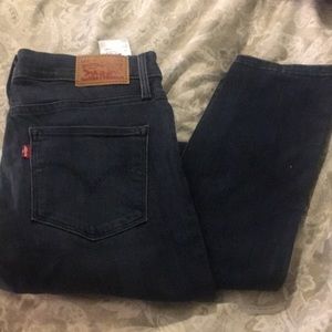 NWOT Levi's size 26 slimming skinny